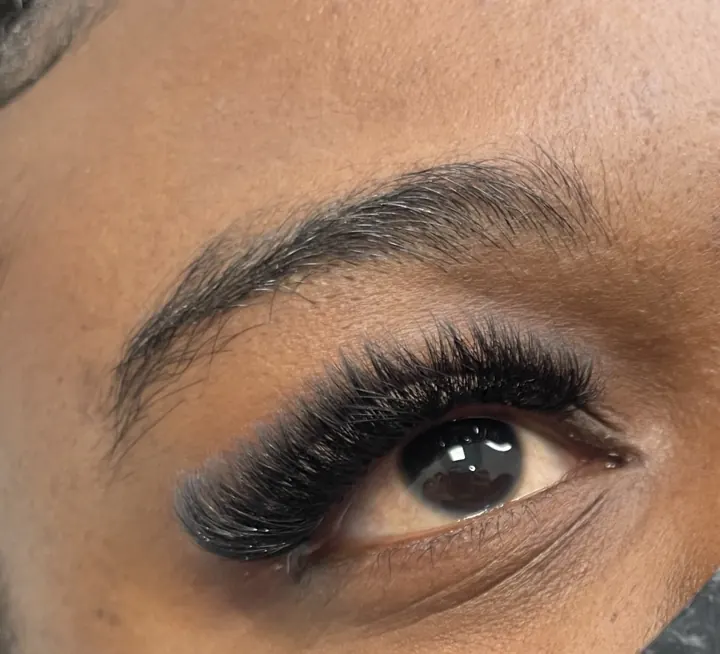 Eyelash extensions by Beautique Bar: full volume